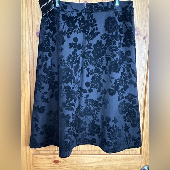 NWT Liz Claiborne skirt - Picture 2 of 3
